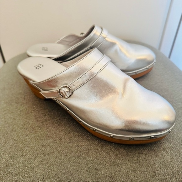 GAP faux leather silver clogs NWT - Picture 7 of 7